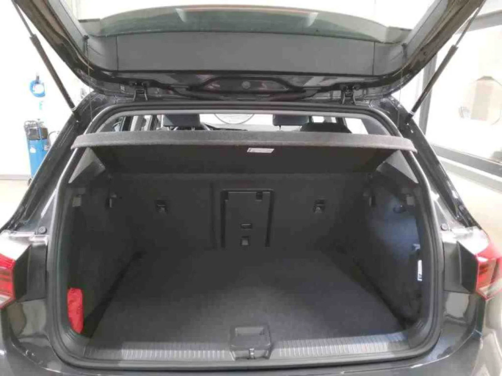 Volkswagen Golf 8 Style 2.0 TSI DSG LED+ NAVI R-KAM ACC SHZ