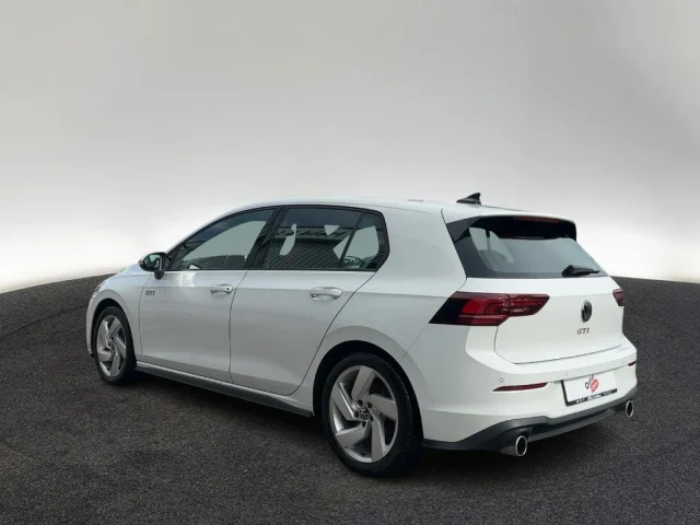 Volkswagen Golf GTI 2.0 TSI DSG ACC LED+ R-KAM SHZ VIRTUAL