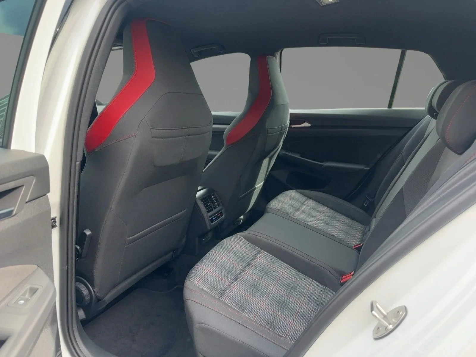 Volkswagen Golf GTI 2.0 TSI DSG ACC LED+ R-KAM SHZ VIRTUAL