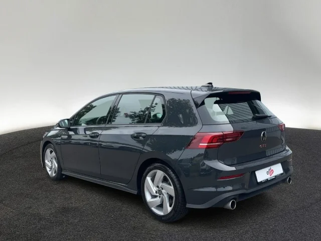 Volkswagen Golf GTI 2.0 TSI DSG ACC LED+ R-KAM SHZ VIRTUAL
