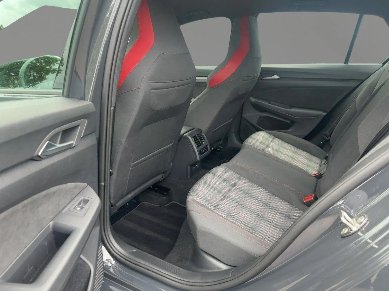 Volkswagen Golf GTI 2.0 TSI DSG ACC LED+ R-KAM SHZ VIRTUAL